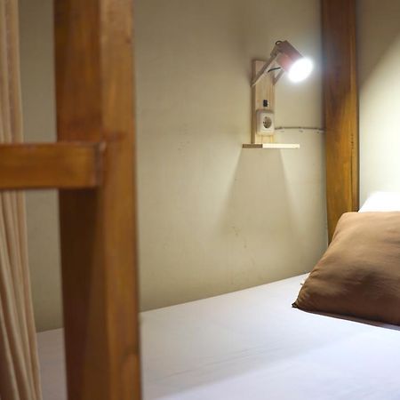 The Sleepingroom Hostel Γιογκιακάρτα Εξωτερικό φωτογραφία