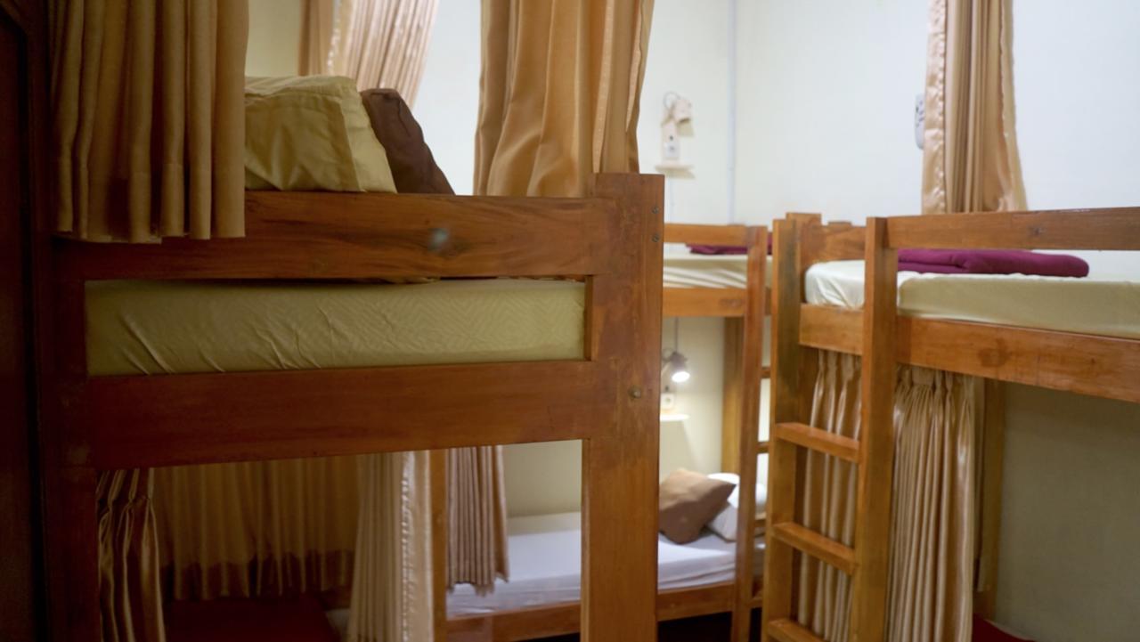 The Sleepingroom Hostel Γιογκιακάρτα Εξωτερικό φωτογραφία