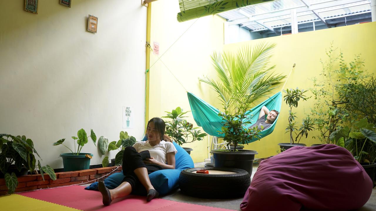 The Sleepingroom Hostel Γιογκιακάρτα Εξωτερικό φωτογραφία