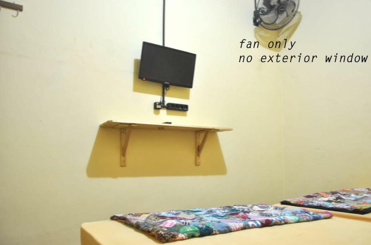 The Sleepingroom Hostel Γιογκιακάρτα Εξωτερικό φωτογραφία