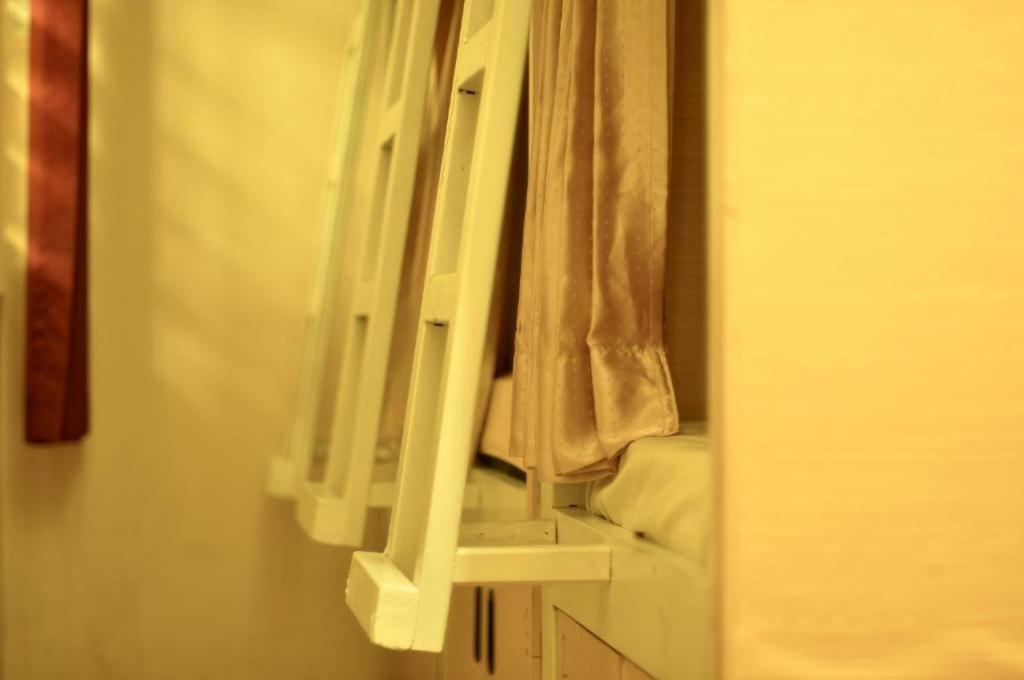 The Sleepingroom Hostel Γιογκιακάρτα Εξωτερικό φωτογραφία
